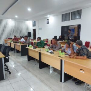 Kasat Lantas Ikuti Rapat Evaluasi Uji Coba Surat Edaran Gubernur Tentang Pembatasan Operasional Angkutan Barang di Jembatan Kapuas 2