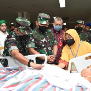 Kasad Jenguk Korban Peristiwa Kanjuruhan Malang