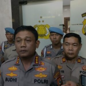 Kapolrestabes Makassar Kombespol Budi Haryanto Melaksanakan Shalat Taubat Dan Dzikir