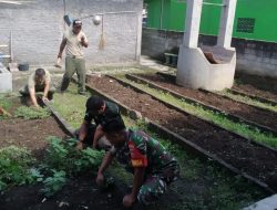 Ciptakan Lingkungan Bersih, Anggota Koramil Gemolong Kerja Bakti Pembersihan Pangkalan