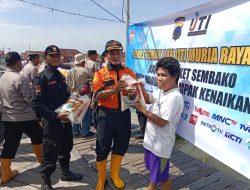 Polres Demak Bersama IJTI dan Senkom Salurkan Bansos Kepada Warga Terdampak Abrasi