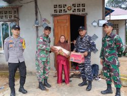 Satgas Pamtas Yonif 645/GTY Gelar Baksos Bagikan Sembako Untuk Masyarakat di Wilayah Perbatasan RI-MLY