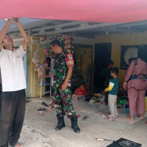 Melalui Komsos Babinsa Berikan Himbauan Jaga Kesehatan di Musim Penghujan