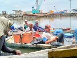 Nelayan Pesisir Keluhkan Proyek Pengeboran Minyak Di Paluh Kurau