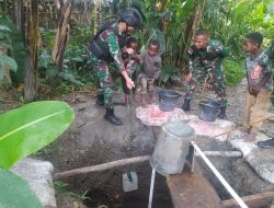 Persembahkan Air Bersih Untuk Kampung Kelila, Satgas Pamtas Yonif Raider 142/KJ Membuat Sumur