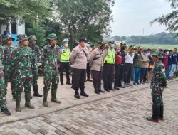 Banjir Merendam Perumahan Koramil 06 Setu Berjibaku Membangun Tanggul