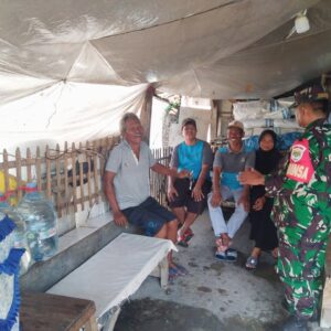 Melalui Kegiatan Komsos Babinsa Berikan Himbauan Upaya Pencegahan Banjir