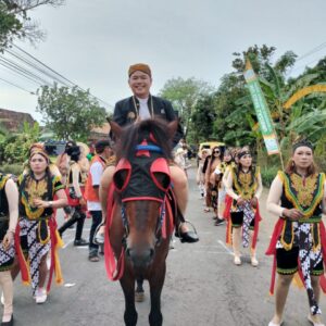 Meriah Sekali!!! Karnaval Desa Dukuhseti “Haul Mbah Brojoseti”