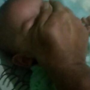 Viral Beredar Video Bayi Nangis Dibekap Ayahnya Di Group WhatsApp Diduga Dari Kota Makasar