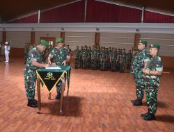 GUBERNUR AKMIL MENYERAHKAN JABATANDANDENDEMLAT DAN KAPSI