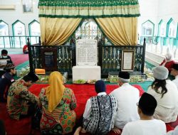 Ke Kalsel, Ganjar Ziarah Syekh Muhammad Arsyad Al-Banjari