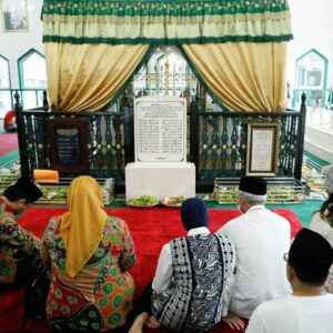 Ke Kalsel, Ganjar Ziarah Syekh Muhammad Arsyad Al-Banjari