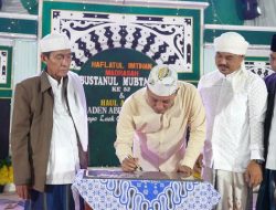 Dalam Rangkain Hari Jadi Sampang , Bupati Sampang Menghadiri Haul Akbar Raden Abdul Jabbar Napo Laok Omben