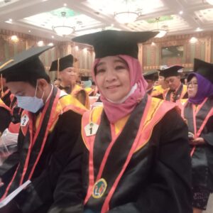 Dokter Elly Wijaya Nursyam Hadiri Wisuda Universitas 17 Agustus 1945 Semarang ke 86