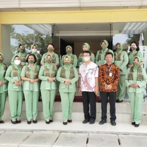 Pastikan Produk Sehat dan Halal Ibu Erni Istri Danpusterad Sambangi PT. Malindofood Delight, Kawasan Industri GIIC