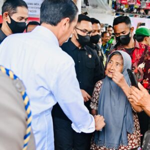 Presiden Jokowi Pastikan Penyaluran BSU dan BLT BBM di Jawa Barat Berjalan Lancar