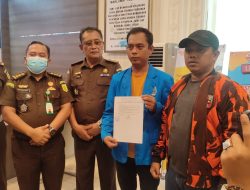 Ratusan Massa Ormas Pemuda Pancasila Menggelar Aksi Unjuk Rasa Didepan Kejati Riau