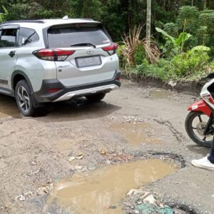 Jalan Rusak Parah di Simpang Kongsi Bakal Diperpaiki Tahun Depan