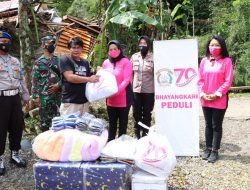 Ketua Bhayangkari Cabang Bogor Distribusikan Bantuan Sosial Dari Ketua Umum Bhayangkari Kepada Masyarakat Terdampak Bencana Alam di Wilayah Kabupaten Bogor