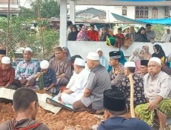 Dengan Ikhlas Iptu Efendi Lupino, Turut Serta Dalam Pemakaman Masyarakat
