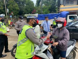 Polres Sekadau Rutin Periksa Surat dan Kelengkapan Kendaraan Dalam Ops Zebra Kapuas 2022