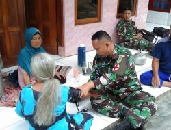 Tim Kesehatan Satgas TMMD ke – 115 Kodim 0612 Tasikmalaya Rutin Lakukan Pengecekan Kesehatan Anggota dan Masyarakat