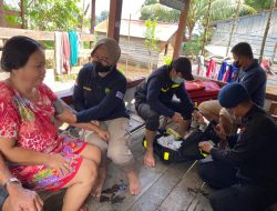 POLRES SINTANG DAN GABUNGAN TIM PETUGAS KESEHATAN SERTA BASARNAS, GELAR PENGECEKAN KESEHATAN DAN PENGOBATAN GRATIS WARGA TERDAMPAK BANJIR