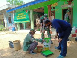 Agar Lebih Enak Untuk Ibadah Babinsa Ajak Warga Perbaiki Musholla Di Desa Sukamahi