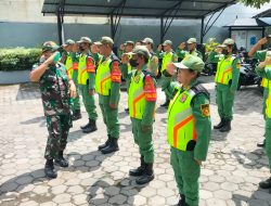 Tanamkan Kedisiplinan dan Kekompakan, Babinsa Danukusuman Gembleng Linmasnya Dengan PBB