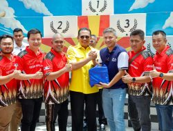 Ketua Umum IMI Bamsoet Serahkan Hadiah Kepada Juara Black Stone Live Modz 2022