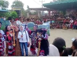 Menampilkan Atraksi Seni dan budaya Reog Gembong Bawono Masyarakat Sekitar Antusias Menontonnya