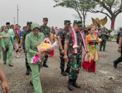 KASAD Jenderal TNI Dr. Dudung Abdurachman Tinjau Panen Raya Padi Dan Jagung Di Tanah Kodam Wanajaya