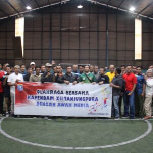 Pererat Silaturahmi Dengan Awak Media Pendam XII Tpr Gelar Olahraga Bersama