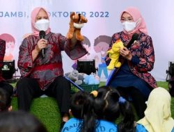 Saat Ibu Iriana Dan OASE KIM Bermain Serta Belajar Bersama Anak-Anak TK