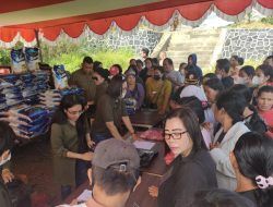 Personil Polsek Sengah Temila Berikan Pengamanan Operasi Pasar Murah