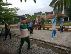 Melalui Olahraga Bersama Babinsa Koramil 12 Serangbaru Ciptakan Kebersamaan