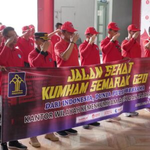 KANWIL KEMENKUMHAM ACEH SEMARAKKAN KTT G20 DENGAN JALAN SEHAT DAN BAGI-BAGI STICKER
