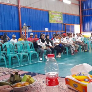 Sorak Sorak Gembira Warga Desa Sukasari Saat Mengikuti Turnamen Bulu Tangkis Antar RW