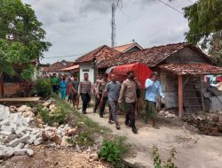 Polsek Torjun Beri Bantuan Sosial Kepada Korban Tenggelam Di Sungai Desa Jeruk Porot