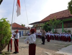 Kapolsek Sampang Tanamkan Nilai Luhur Pancasila Ke Murid SD Negeri Rong Tengah V