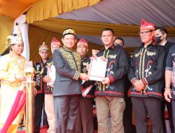 Kenakan Baju Adat Tidung, Mendagri Pimpin Upacara Peringatan HUT ke-10 Provinsi Kaltara