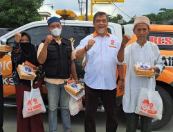 BANTU DAMPAK PANDEMI JUNAIDI AULY SALURKAN BANTUAN SEMBAKO DI LAMPUNG TENGAH