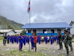 Latihkan Baris Berbaris, Satgas Yonif Raider 321/GT/13/1 Kostrad Tanamkan Disiplin Anak Pedalaman