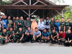 Kegiatan TNI Manunggal Membangun Desa (TMMD) tidak hanya terlihat saat melakukan Pekerjaan Pembuatan Jalan Setapak, Namun Juga Terlihat Saat Anggota Satgas Makan Bersama Warga Setempat