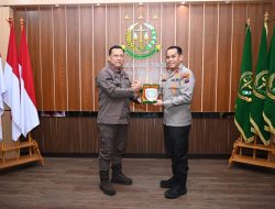 Perdana !!! Kapolda Kalsel Brigjen Pol Andi Rian ke Kejaksaan Tinggi