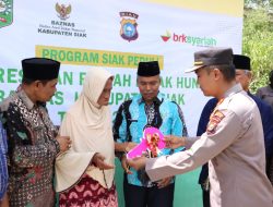 Rampung Pembangunan nya, Kapolres Siak AKBP Ronald Serahkan Rumah Nenek Asnidar