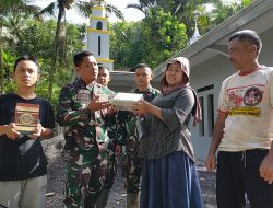 Peduli Masjid, Satgas TMMD Ke 115 Kodim 0612 Tasikmalaya Berikan Bantuan Al-Qur’an Dan Iqra