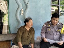 Polisi Batu Ampar Lakukan Fogging dan Berikan Bantuan Sosial Kepada Warga Terdampak Angin Puting Beliung