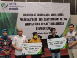 BPJS Ketenagakerjaan Kanwil Banten Serahkan Santunan JKM Kepada Ahli Waris pada Kegiatan Monev Kepesertaan di Tingkat Kecamatan dan Desa
