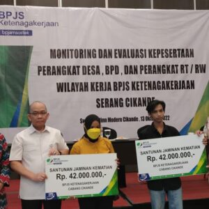 BPJS Ketenagakerjaan Kanwil Banten Serahkan Santunan JKM Kepada Ahli Waris pada Kegiatan Monev Kepesertaan di Tingkat Kecamatan dan Desa